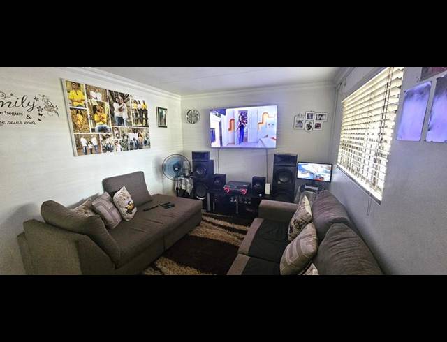 2 BEDROOM HOUSE FOR SALE IN WOODLANDS